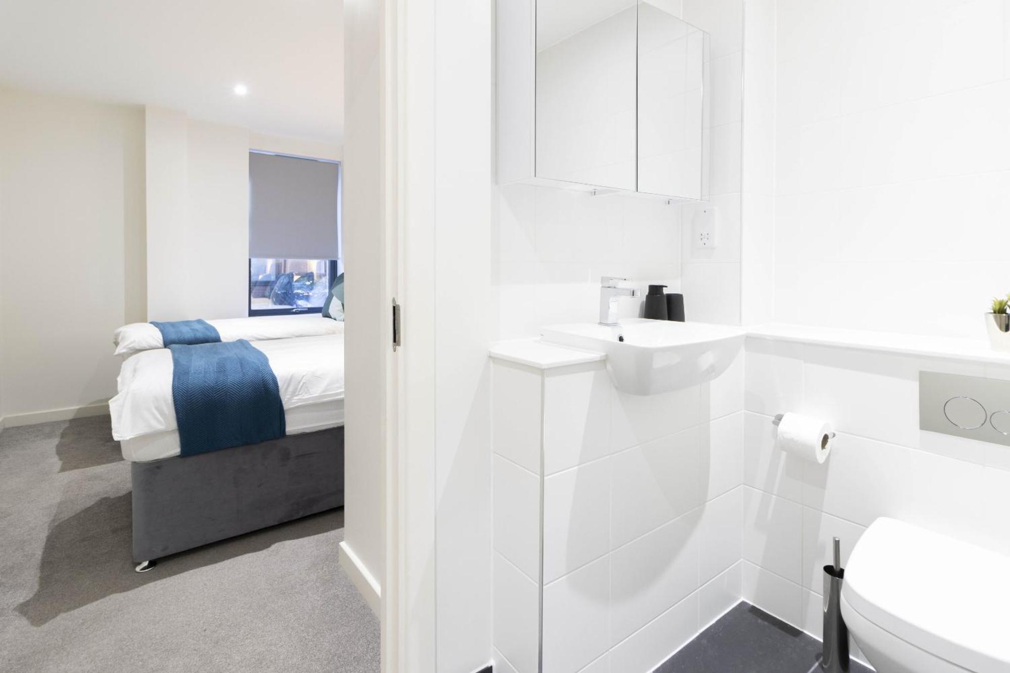 Linacre 1&2 - One And Two Bed Flat Behind The Cathedral With Free Parking And Fast Wifi Apartment Exeter Room photo