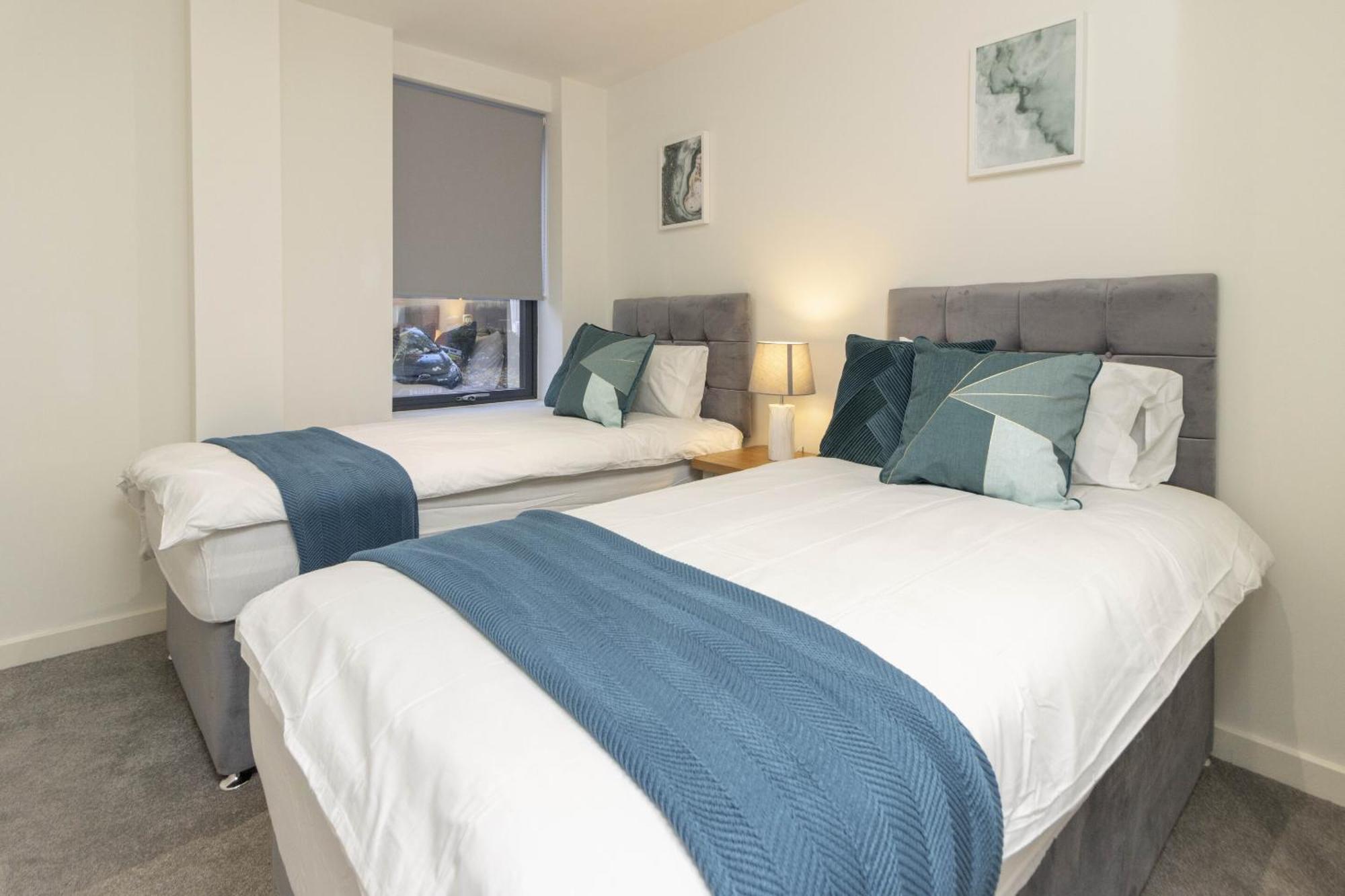 Linacre 1&2 - One And Two Bed Flat Behind The Cathedral With Free Parking And Fast Wifi Apartment Exeter Room photo