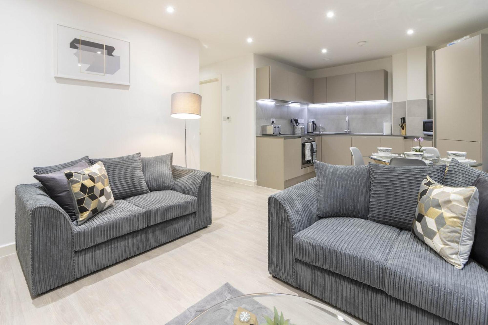 Linacre 1&2 - One And Two Bed Flat Behind The Cathedral With Free Parking And Fast Wifi Apartment Exeter Room photo