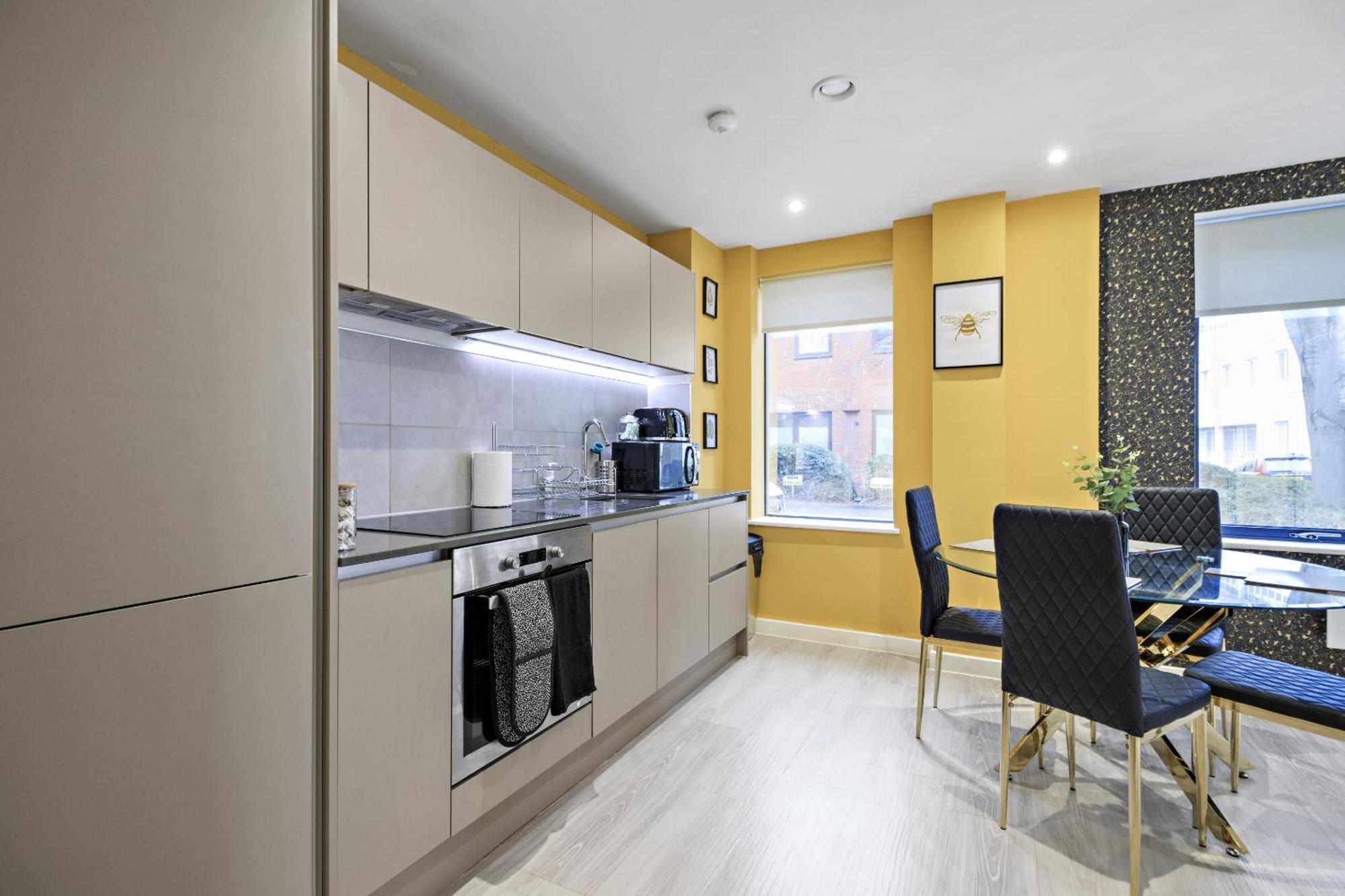 Linacre 1&2 - One And Two Bed Flat Behind The Cathedral With Free Parking And Fast Wifi Apartment Exeter Room photo